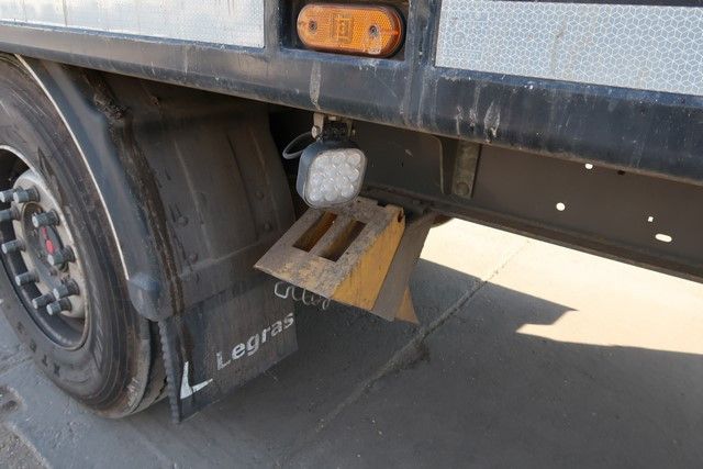 Fahrzeugabbildung Legras 92 cbm Schubboden, SAF Scheibe, kleiner Schaden