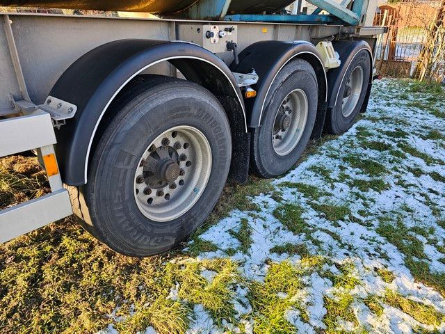 Fahrzeugabbildung Vanhool Tnakchassis mit Tankcontainer