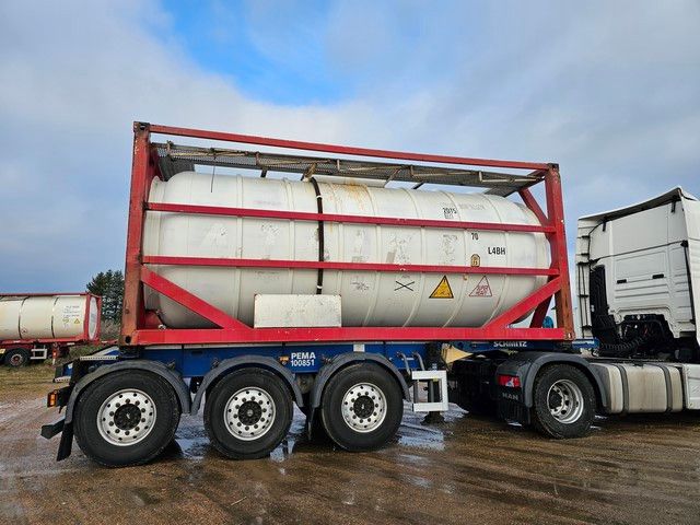 Fahrzeugabbildung Schmitz Cargobull Tankchassis mit Tankcontainer, 424.676 KM