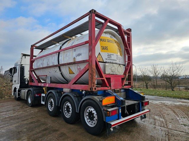 Fahrzeugabbildung Schmitz Cargobull Tankchassis mit Tankcontainer, 424.676 KM