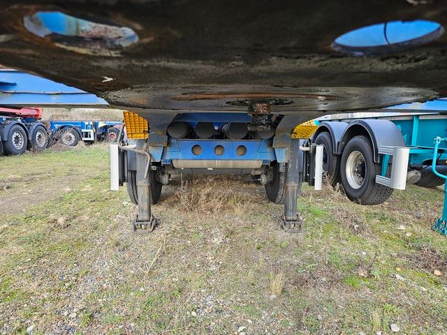 Fahrzeugabbildung Schmitz Cargobull Tankchassis mit Tankcontainer, 375.678 Km