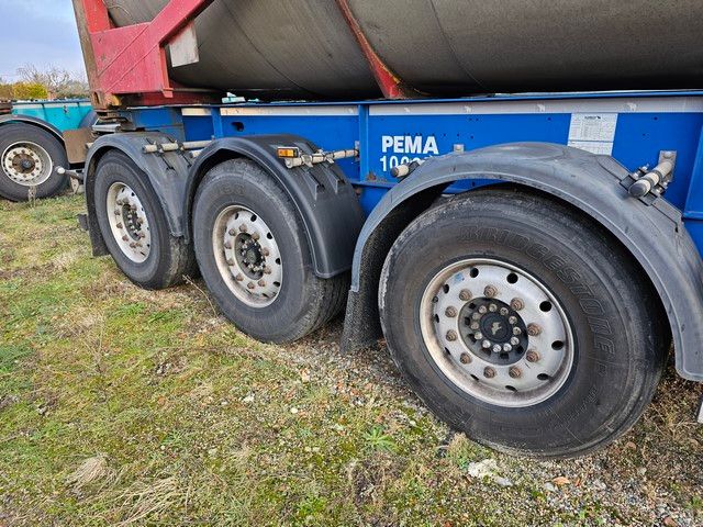 Fahrzeugabbildung Schmitz Cargobull Tankchassis mit Tankcontainer, 375.678 Km