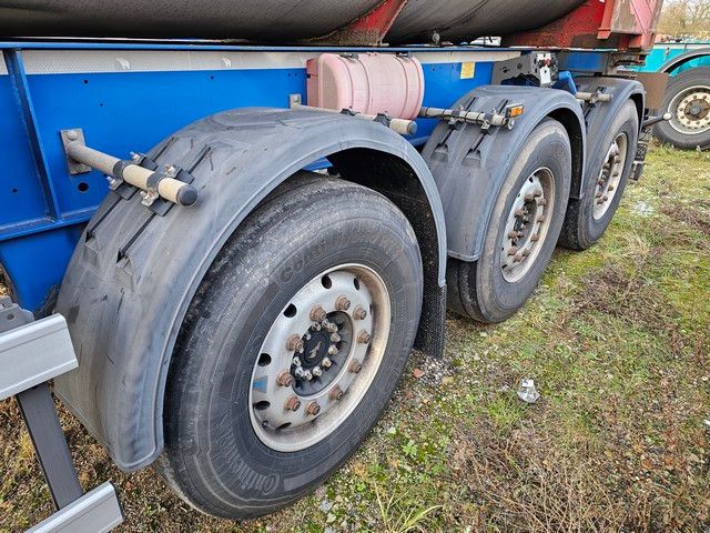 Fahrzeugabbildung Schmitz Cargobull Tankchassis mit Tankcontainer, 375.678 Km