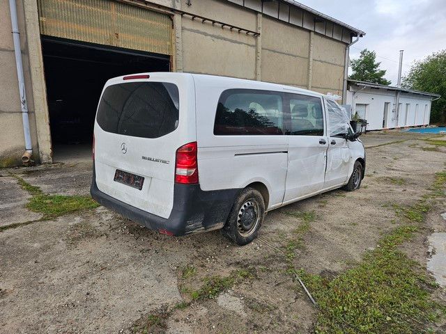 Fahrzeugabbildung Mercedes-Benz Vito Tourer 116 Bluetec Unfall, 8 Sitzer