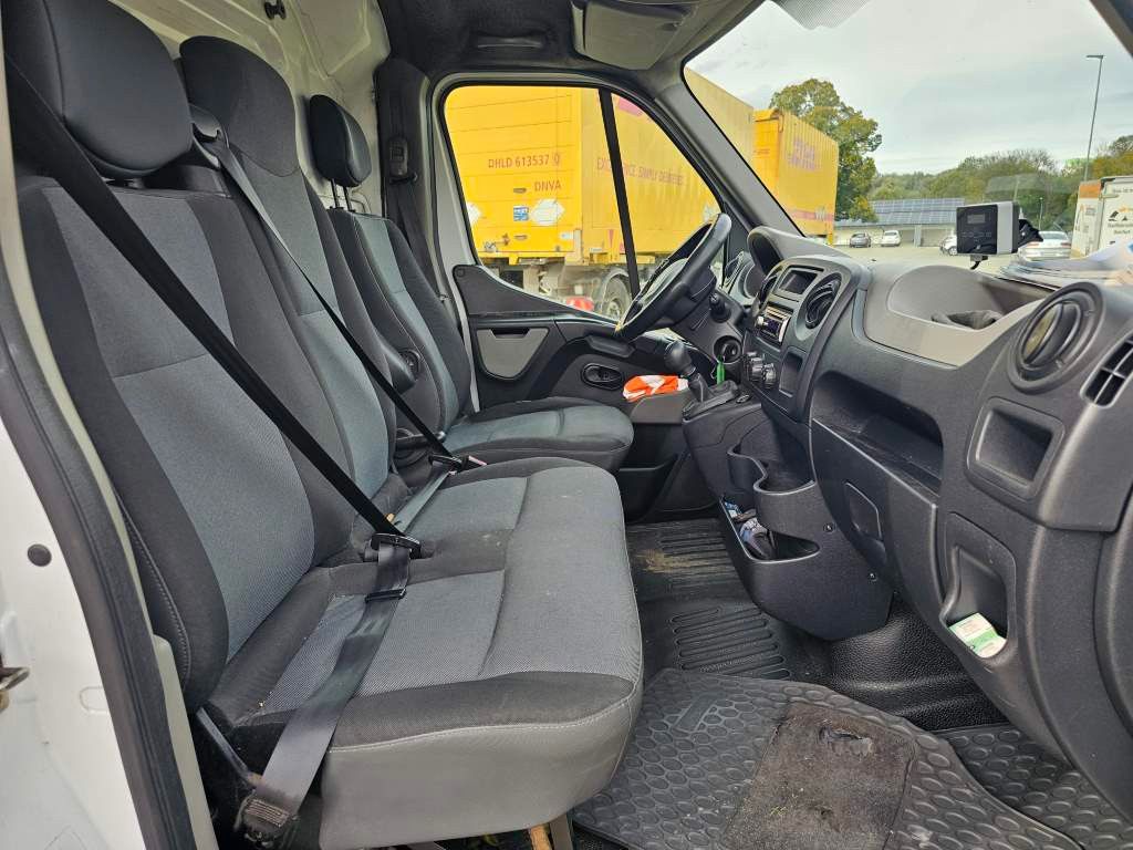 Fahrzeugabbildung Renault Master 4.500 Kg lang & hoch, AHK, 150 PS