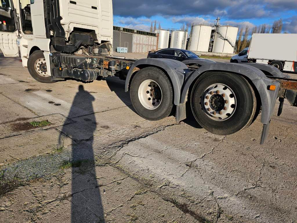 Fahrzeugabbildung MAN 26.440 Fahrgestell, Retarder, 3. Achse lenkbar