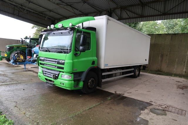 DAF CF 300, 19 to, Koffer 7.300 mm, Türen + Ladebord