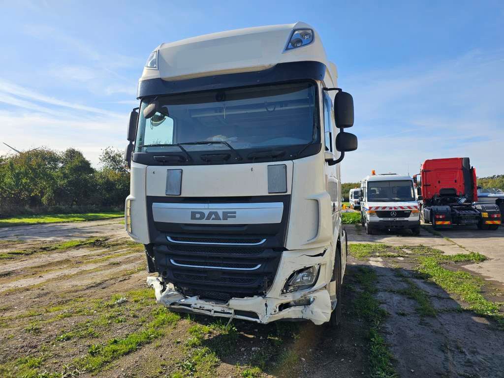 Fahrzeugabbildung DAF XF 460 SSC mit 2 Kreishydraulik, Euro 6, Unfall