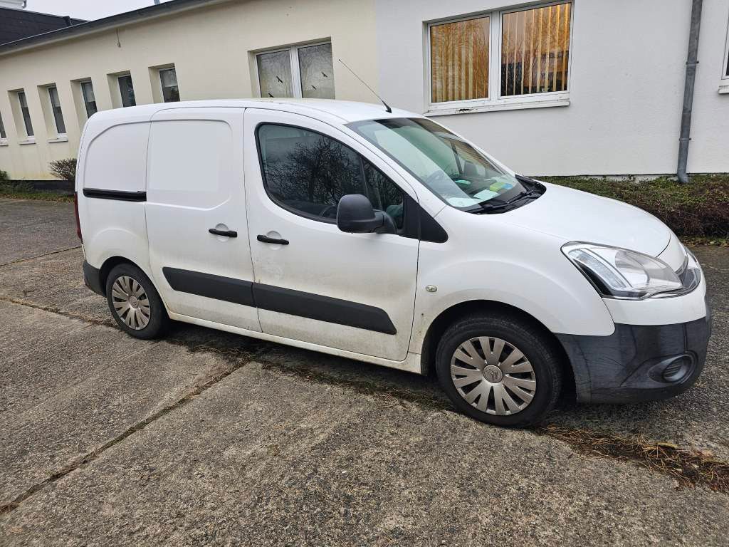 Fahrzeugabbildung Citroën Berlingo Kastenwagen Diesel, 90 PS, AHK