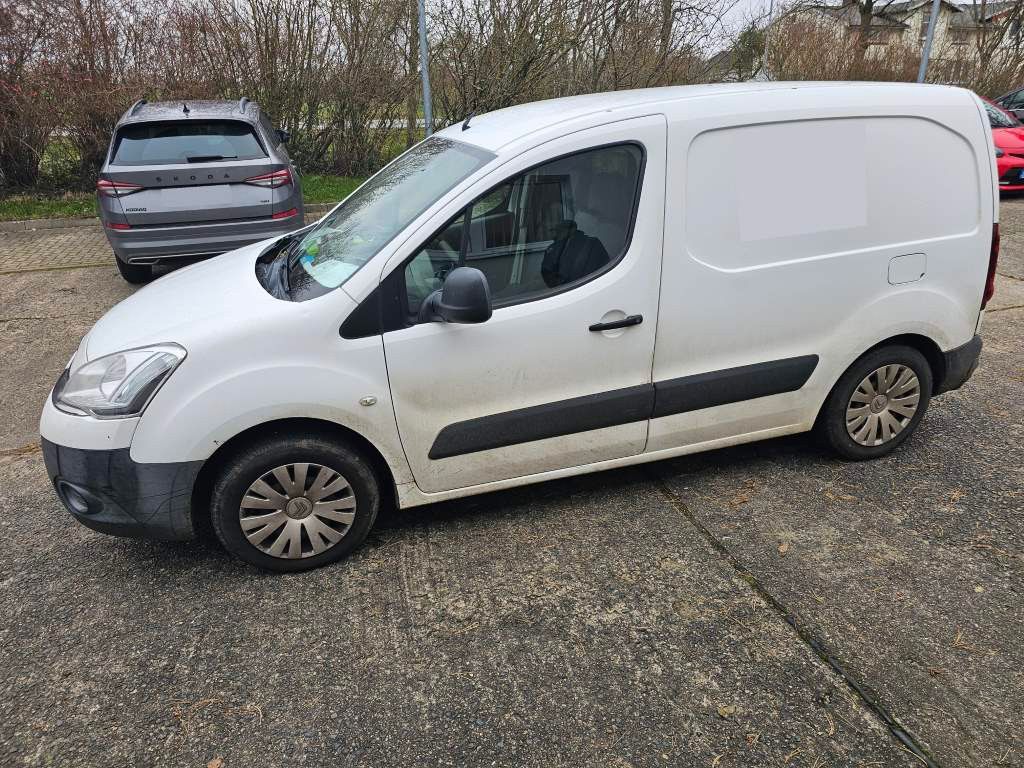 Fahrzeugabbildung Citroën Berlingo Kastenwagen Diesel, 90 PS, AHK