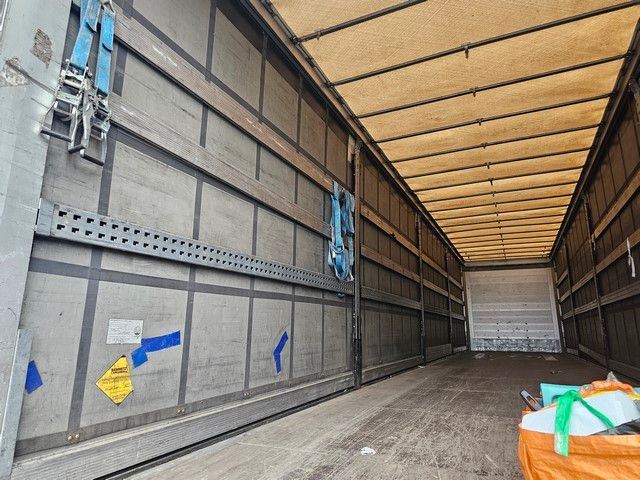 Fahrzeugabbildung Schmitz Cargobull Gardiner Standard, Ladebordwand untergefaltet