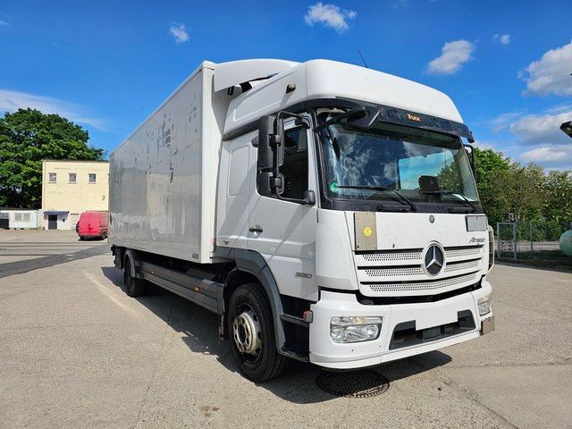 Fahrzeugabbildung Mercedes-Benz 1530 Koffer, LBW, 2 x Bett, Klima