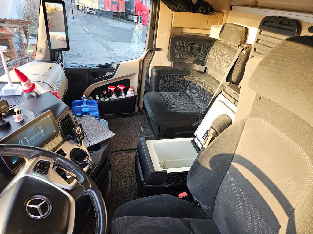 Fahrzeugabbildung Mercedes-Benz 1848 LL Giga Space, full option, german truck!