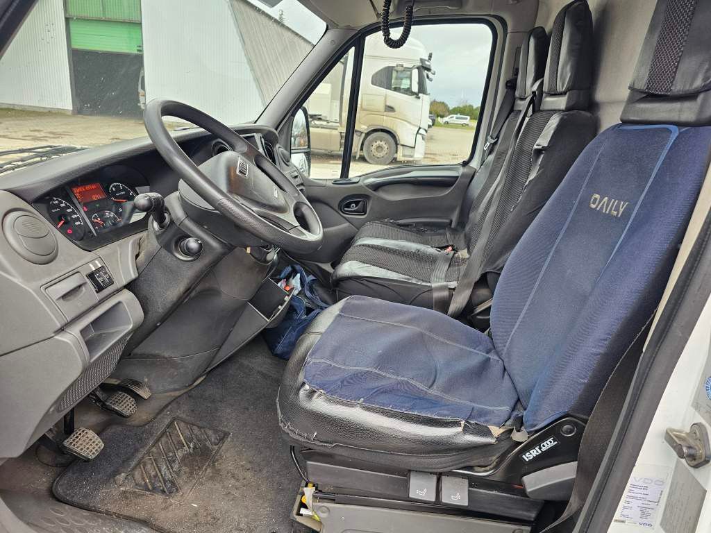 Fahrzeugabbildung Iveco 35C13 Kasten hoch&lang, zwillingsbereift, AHK