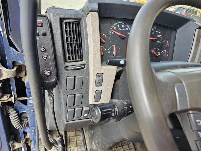 Fahrzeugabbildung Volvo FL 12 210 Kran mit Kipper, Euro 6, Diesel