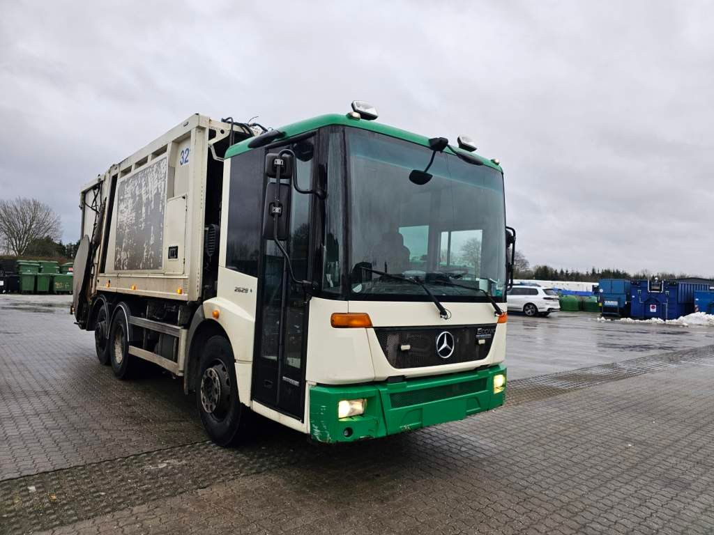 Fahrzeugabbildung Mercedes-Benz 2629, 2 Kammern, Faun aus 2013, 22 cbm