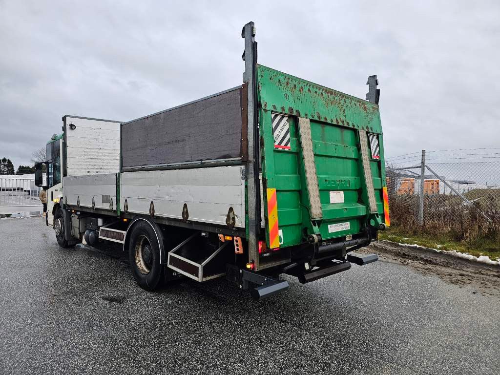 Fahrzeugabbildung Mercedes-Benz 1824 Econic Pritsche, Ladebordwand 2.500 Kg