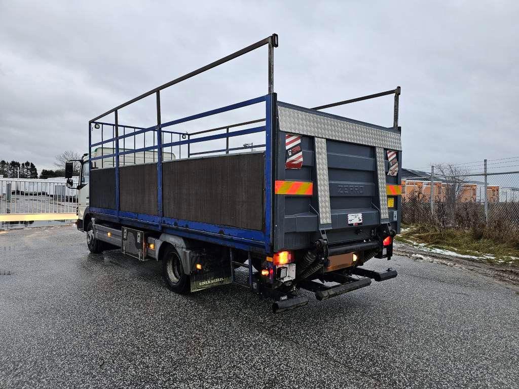 Fahrzeugabbildung Mercedes-Benz 1218 Pritsche + Ladebordwand