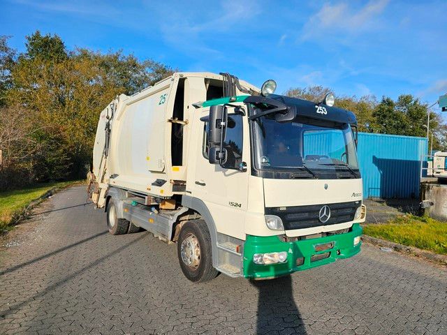 Fahrzeugabbildung Mercedes-Benz 1524  Müllwagen, 2 Kammern, Geesinknorba