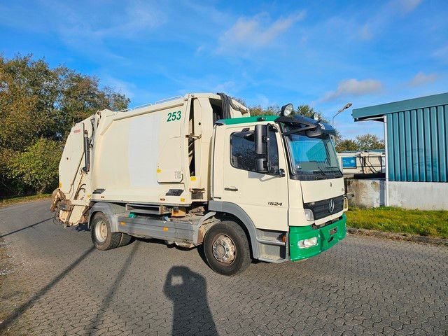 Fahrzeugabbildung Mercedes-Benz 1524  Müllwagen, 2 Kammern, Geesinknorba