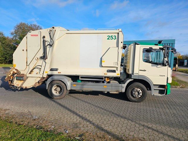 Fahrzeugabbildung Mercedes-Benz 1524  Müllwagen, 2 Kammern, Geesinknorba