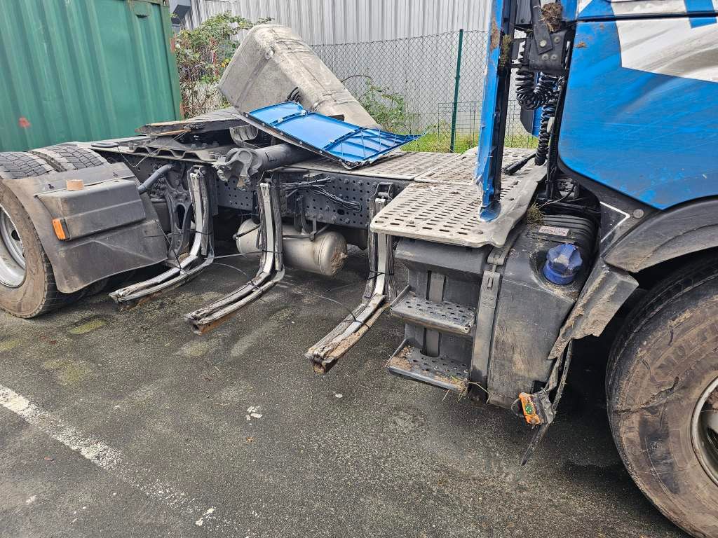 Fahrzeugabbildung Iveco Stralsi S490 Unfall, Retarder, Doppeltank