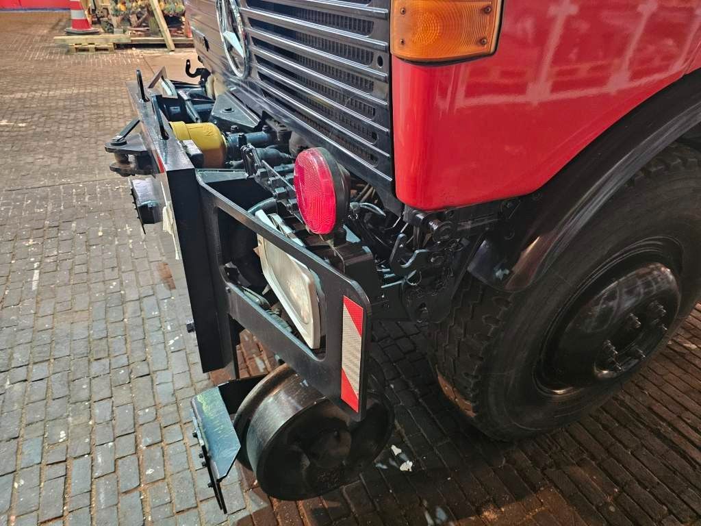 Fahrzeugabbildung Unimog 427/10 4x4 2 Wege, 400 Tonnen Zuglast