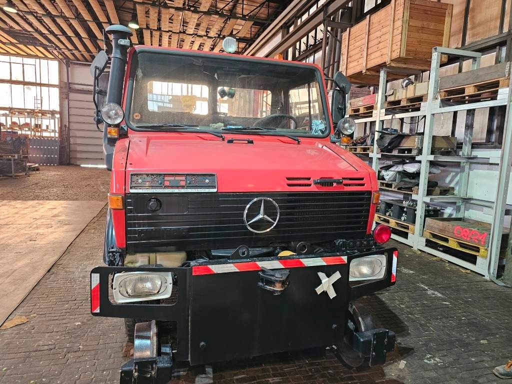 Fahrzeugabbildung Unimog 427/10 4x4 2 Wege, 400 Tonnen Zuglast