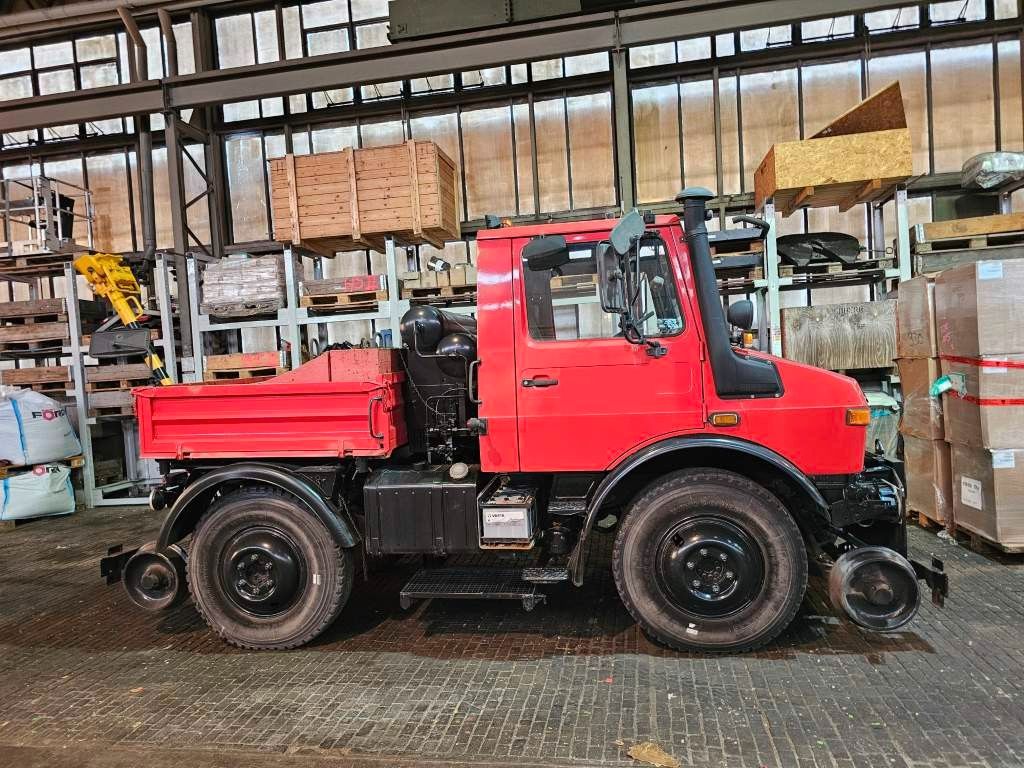 Fahrzeugabbildung Unimog 427/10 4x4 2 Wege, 400 Tonnen Zuglast