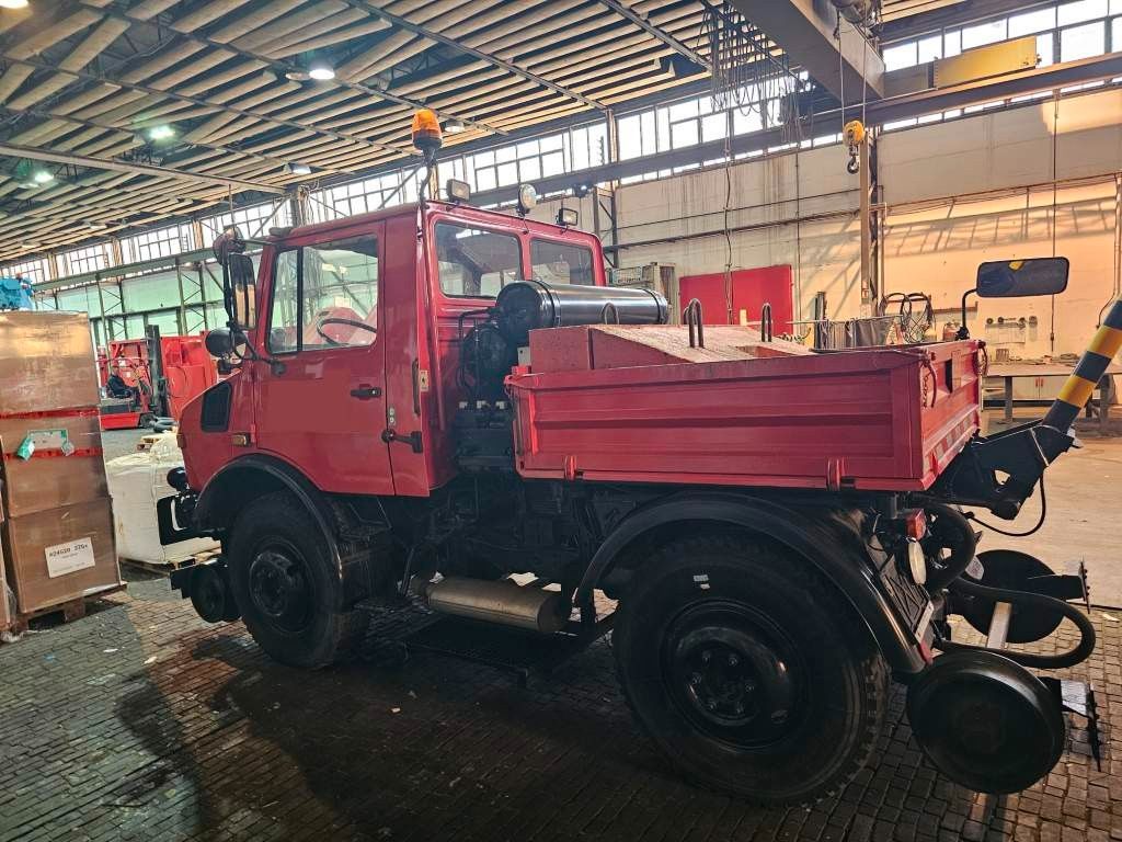 Fahrzeugabbildung Unimog 427/10 4x4 2 Wege, 400 Tonnen Zuglast