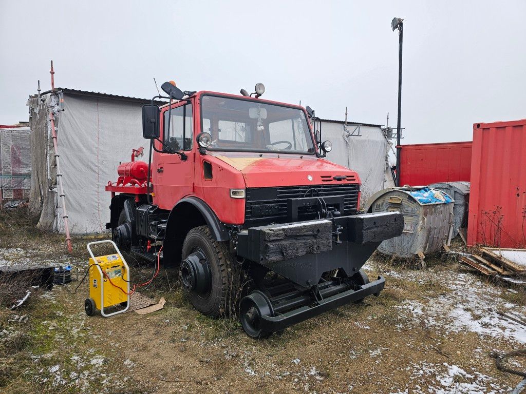 Fahrzeugabbildung Unimog 1600/ 427/12, Bahnzugmaschine- 2 Wege -