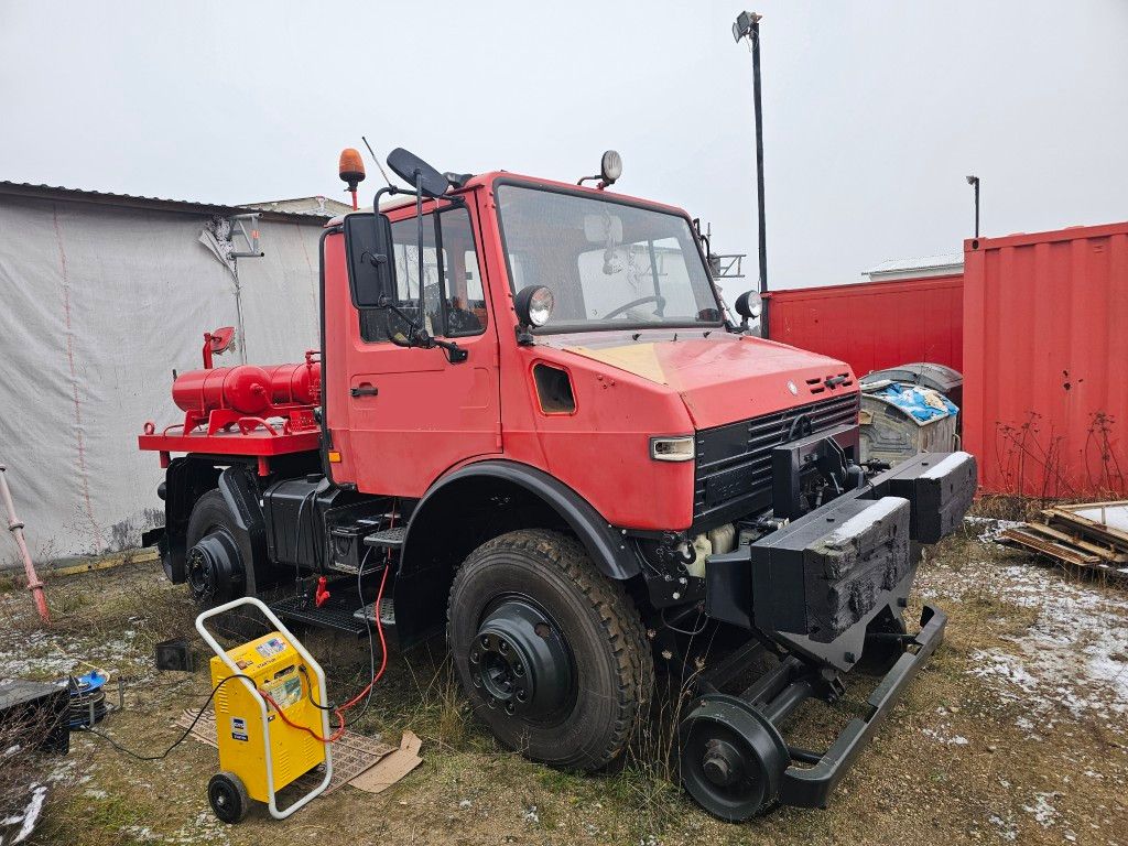 Fahrzeugabbildung Unimog 1600/ 427/12, Bahnzugmaschine- 2 Wege -