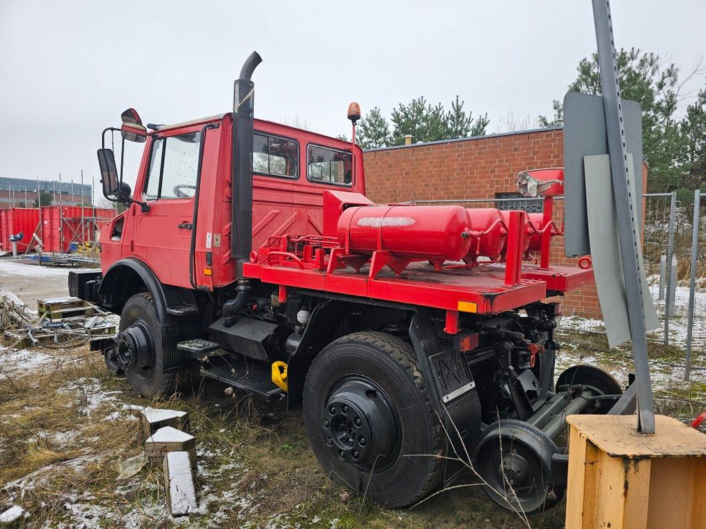 Fahrzeugabbildung Unimog 1600/ 427/12, Bahnzugmaschine- 2 Wege -