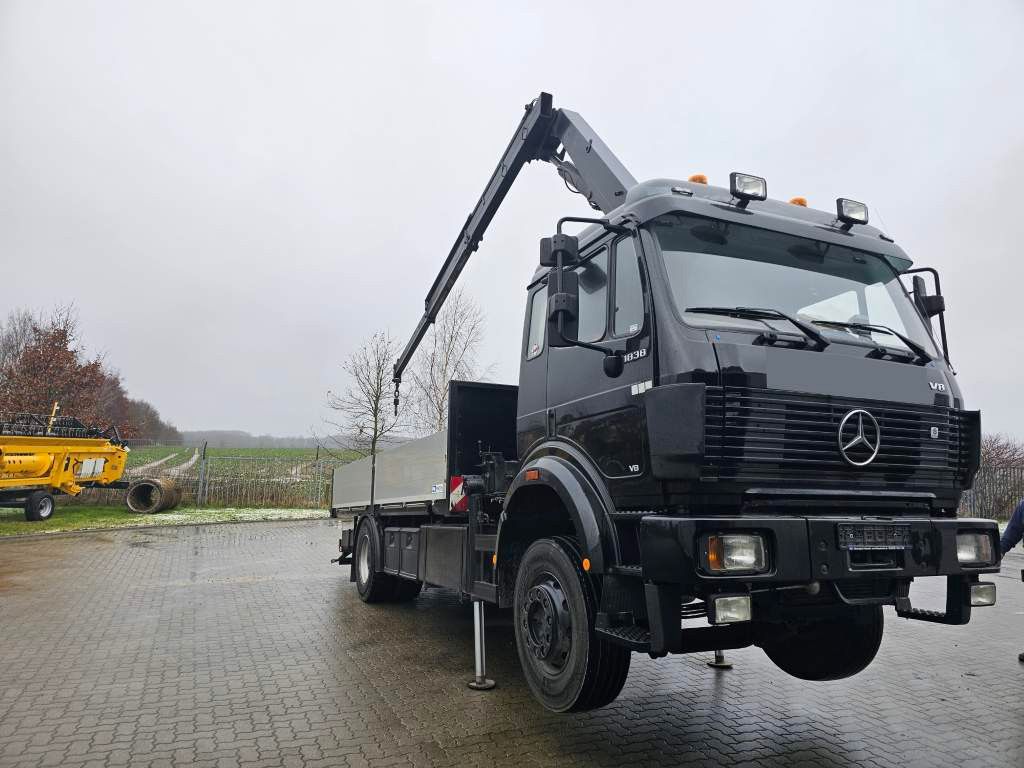 Fahrzeugabbildung Mercedes-Benz 1838 L mit Kran HMF 1453 2 x hydr. Ausschub