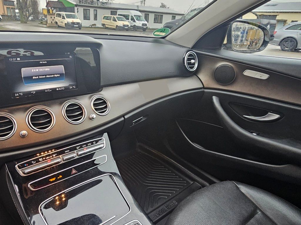 Fahrzeugabbildung Mercedes-Benz E 200 d Autom., ZV, Klima Automat, Touch, Taxi