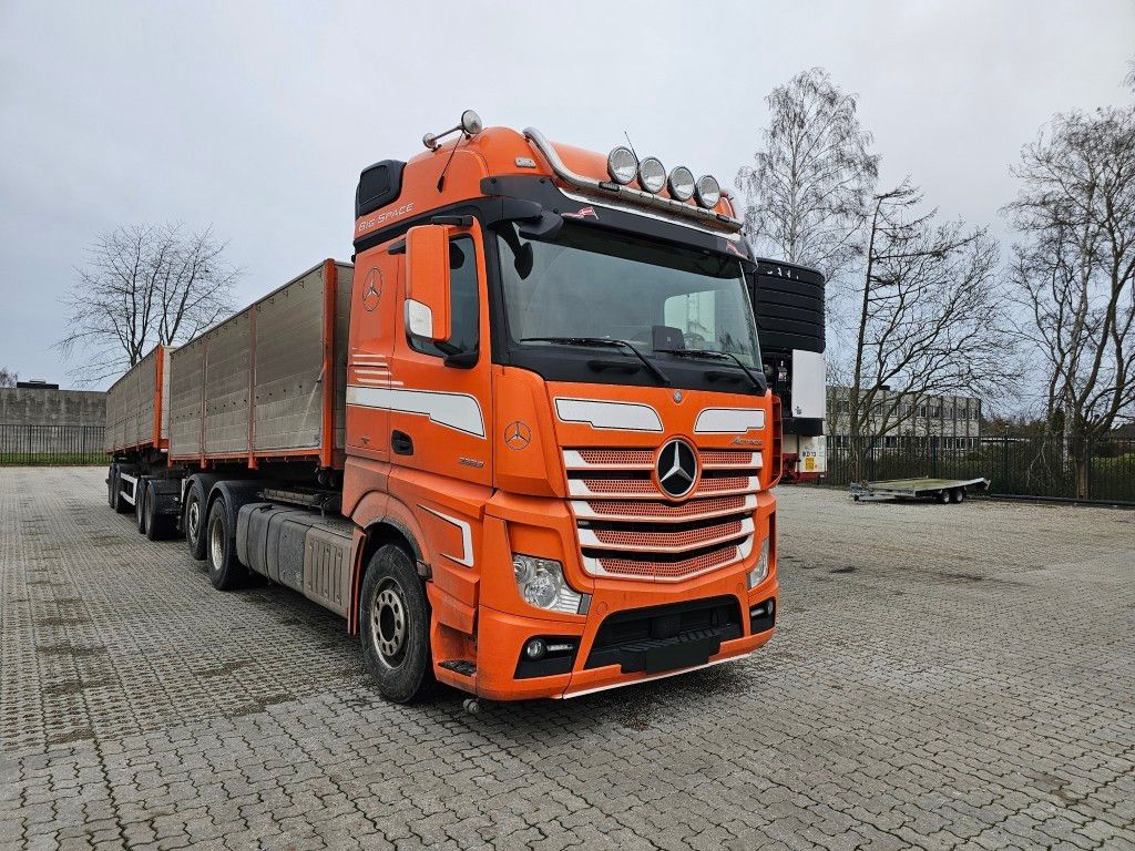 Fahrzeugabbildung Mercedes-Benz 2553 3-Seiten-Kipper, Zuggewicht 60 To, Euro 6