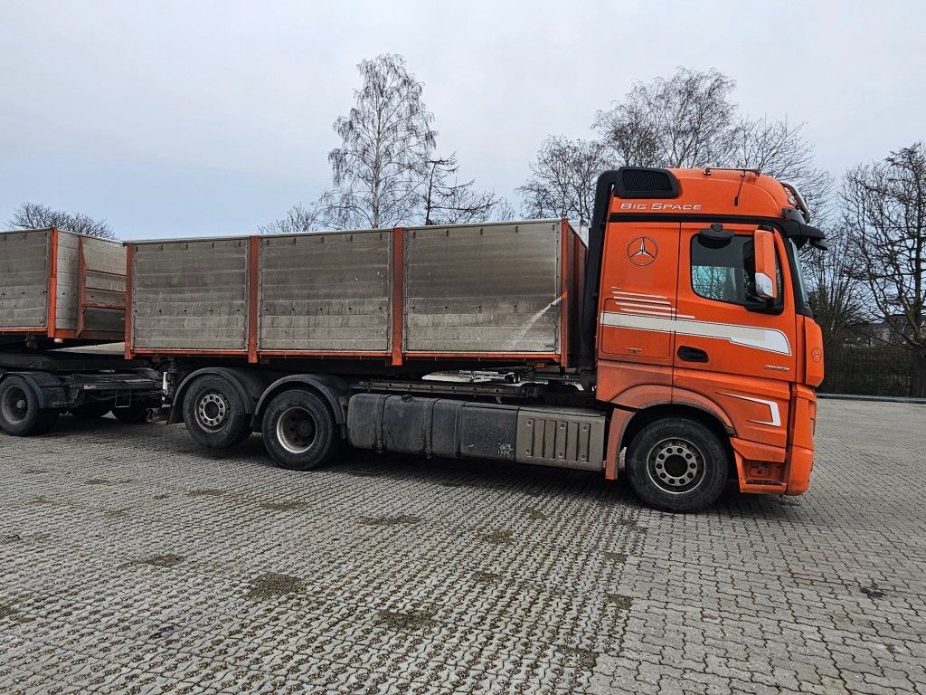 Fahrzeugabbildung Mercedes-Benz 2553 3-Seiten-Kipper, Zuggewicht 60 To, Euro 6