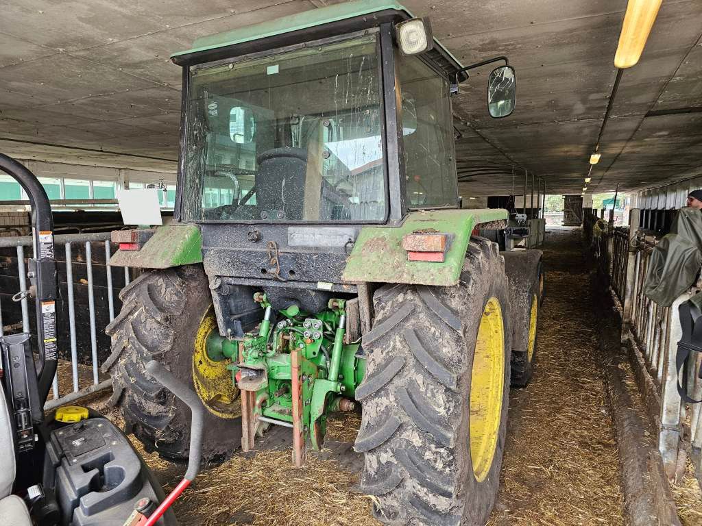 Fahrzeugabbildung John Deere 2850 AS 4x4