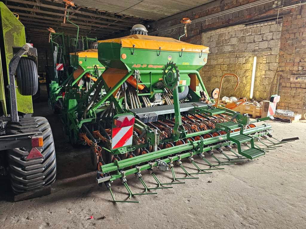 Fahrzeugabbildung Amazone Drille AD-P 403 und Kreiselgrubber KG 4000 Super