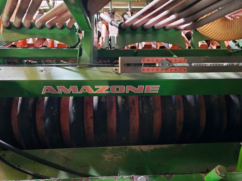 Fahrzeugabbildung Amazone Drille AD-P 403 Super und Kreiselgrubber KG 4000